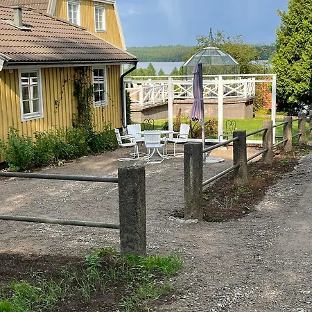 Gaesthus I Gardsmiljoe Villa Forsheda Exterior photo
