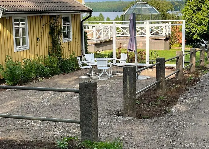 Gaesthus I Gardsmiljoe