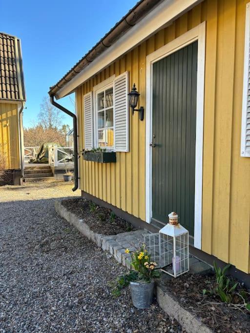 Gaesthus I Gardsmiljoe Holiday home