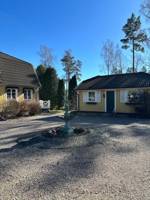Gaesthus I Gardsmiljoe Holiday home Forsheda
